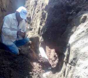 “En rondines de supervisión, dirección de agua potable en Xicohtzinco señala tomas clandestinas”