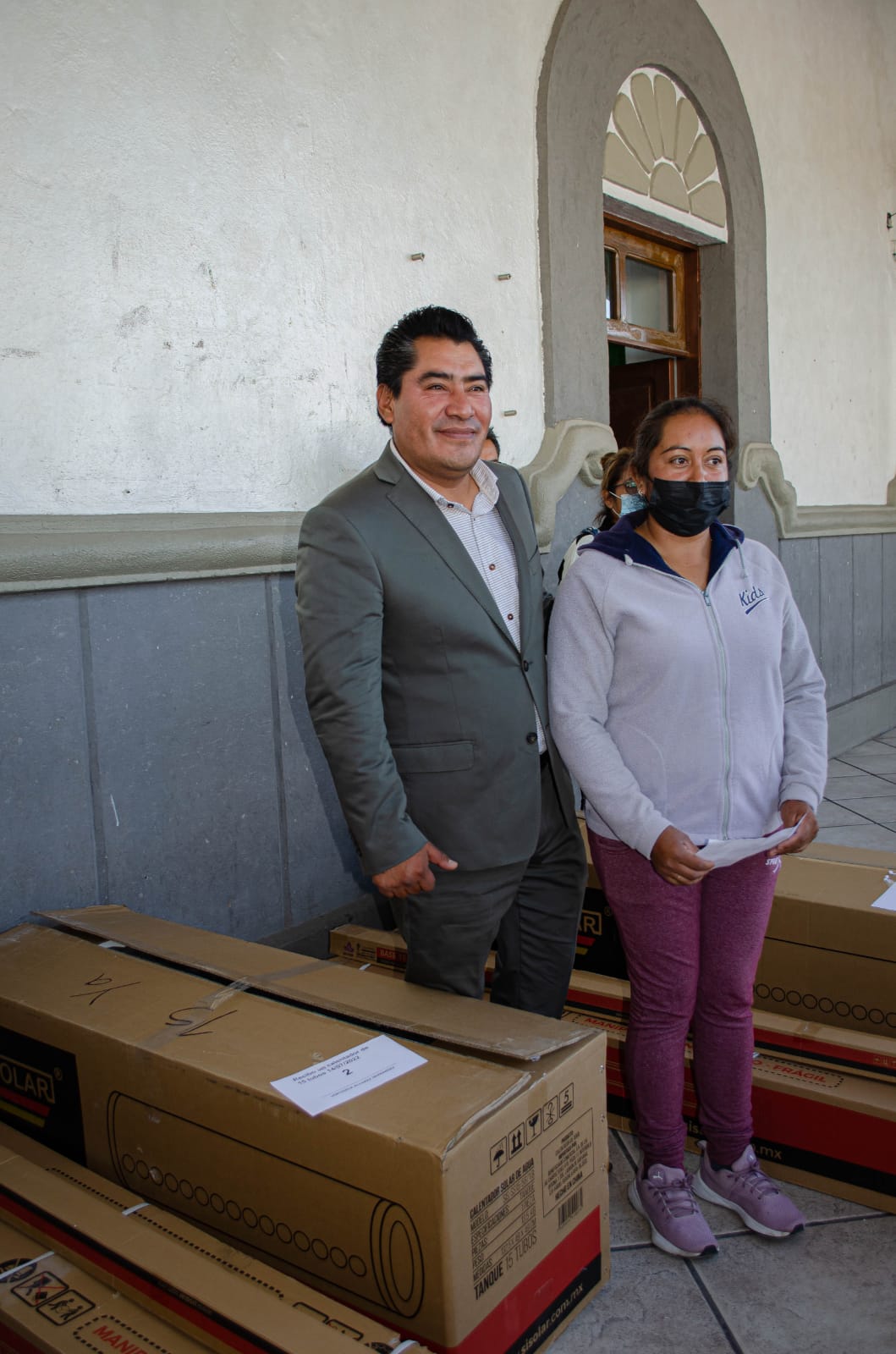Entregan en Zacatelco calentadores solares a favor de la economía de las familias