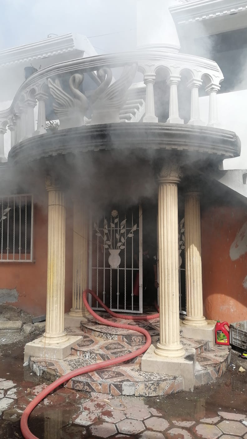 Cuerpos de emergencia de SPM atienden explosión en San Pedro