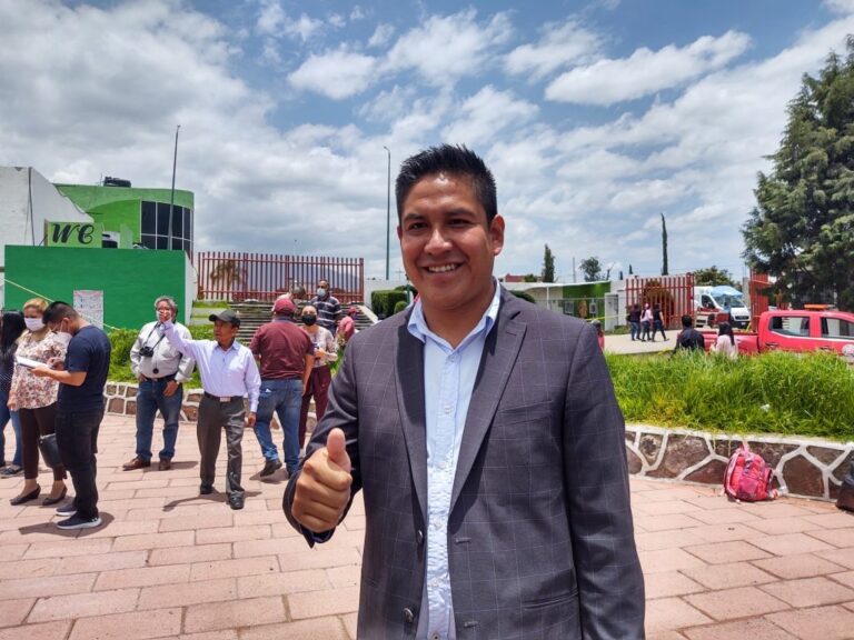 Tlaltelulco se avergüenza del pésimo presidente Marco Antonio Pluma
