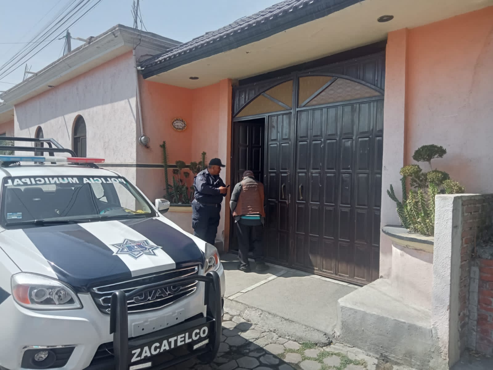 Policía municipal de Zacatelco realiza diligencia para entrega de persona a sus familiares