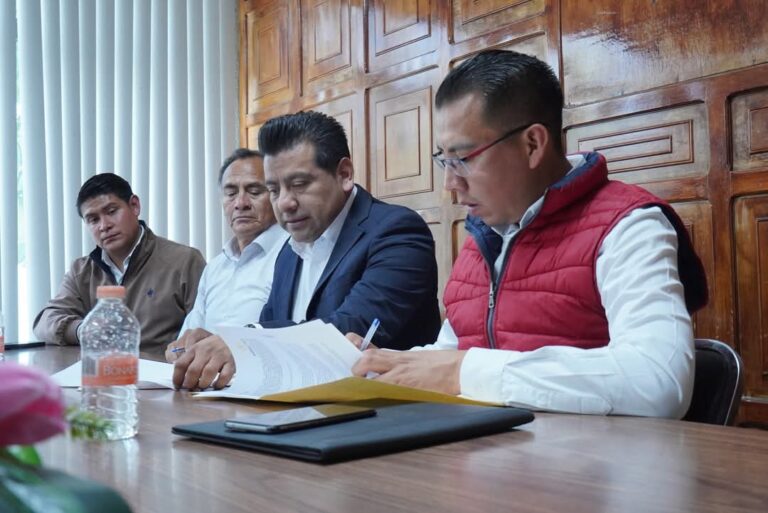 Papalotla firma convenio para impulsar créditos a emprendedores y empresarios locales