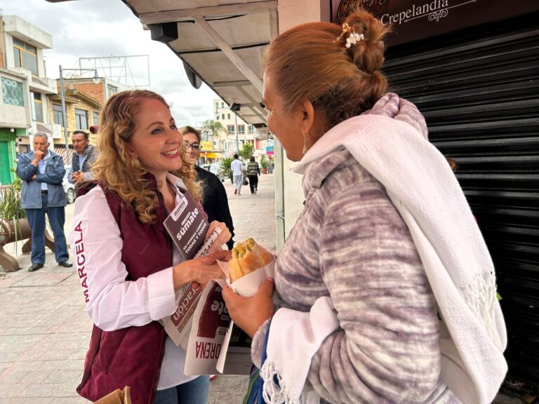 Marcela González recorre las calles de Chiautempan y reafirma su cercanía con el pueblo