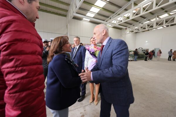 INAUGURA GOBERNADORA PLANTA CHECA EN ATLTZAYANCA