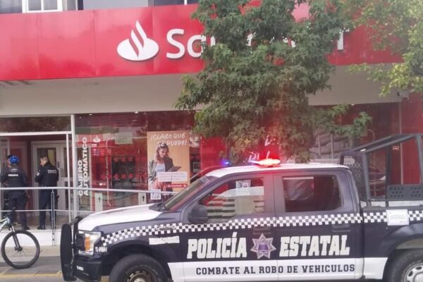Roban 152 mil pesos a pollero en banco de Apizaco