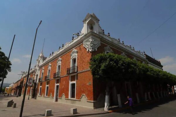 Dependencias estatales les ponen topes y reglas para contratar bienes y servicios