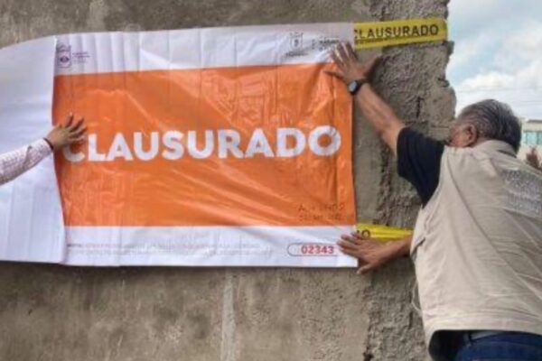 En Terrenate, padres de familia frenan proyecto habitacional del gobierno federal