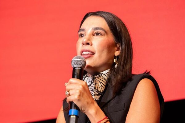 Chepina la turista del engaño; no la bajan de pirata y profesionista patito