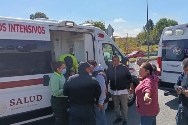 Prepotentes, funcionarios de Tlaltelulco agreden a policías municipales en una talachería