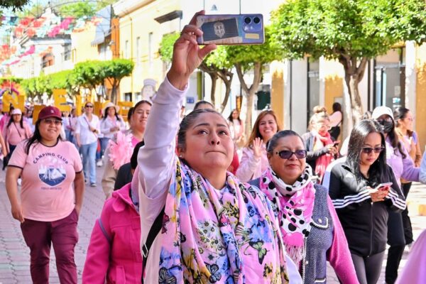Realizan Marcha Rosa en Tlaxcala para Concientizar sobre el Cáncer de Mama
