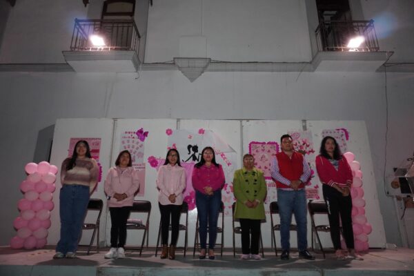 CAMINATA Y ENCENDIDO DE LUCES EN HONOR A LA LUCHA CONTRA EL CÁNCER DE MAMA