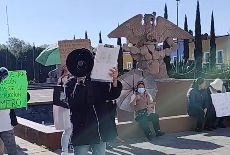 Padres de la Zapata acusan imposición de cambio de sede y señalan incumplimientos del Homero Meneses 