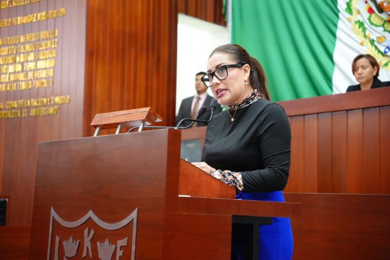 Llama Reyna Báez Lozano a reforzar medidas de prevención ante violencia en planteles educativos en Tlaxcala