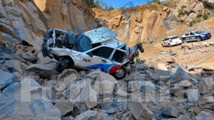 Abandonan taxi sin rastro del conductor en zona minera de Yauhquemehcan