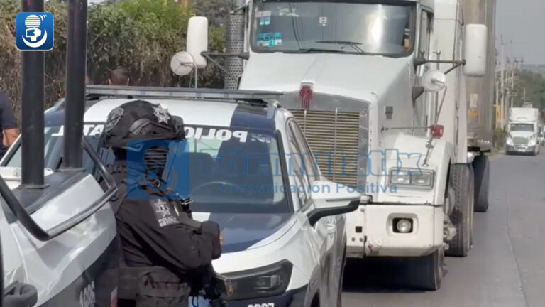 Comando armado despoja y golpea a trailero de unidad cargada con cal en Hueyotlipan